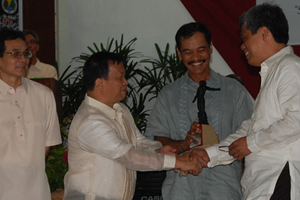 Joey Austria (Montreal '76) receiving the Most Distinguished Alumnus award for Community Service